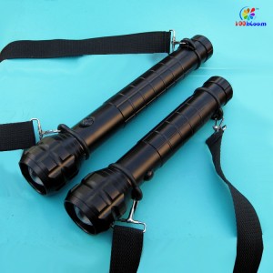 Cree Zoom LED Flashlight with Strap and 2D Batteries ( FL873A)